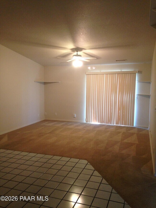 Foto del edificio - 6144 N Rockland Dr