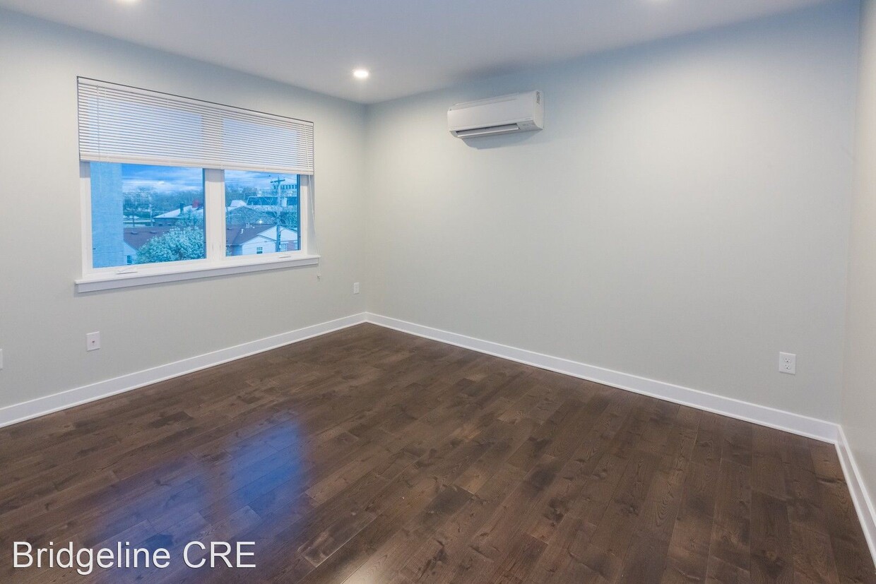 Foto principal - 1228 W College Ave