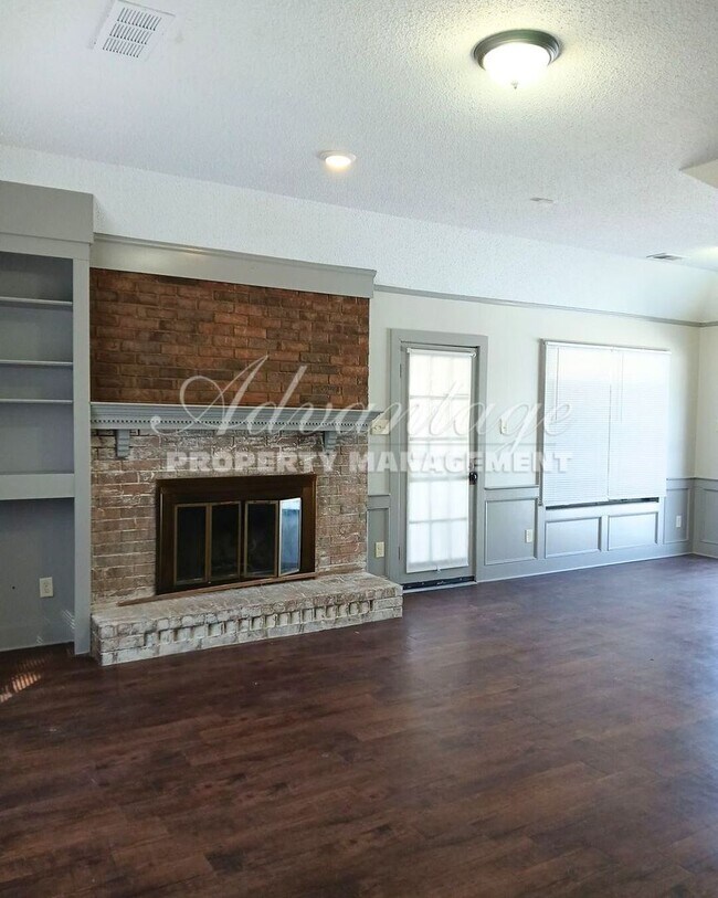 Foto del edificio - Newly Updated 3 bed / 2 bath home in