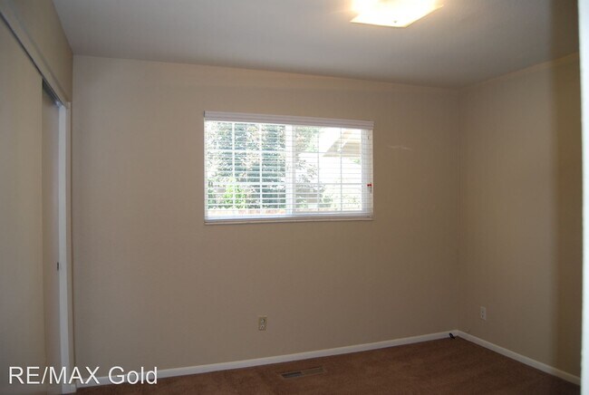 Foto del edificio - 4 br, 3 bath House - 4935 Golden Springs D...