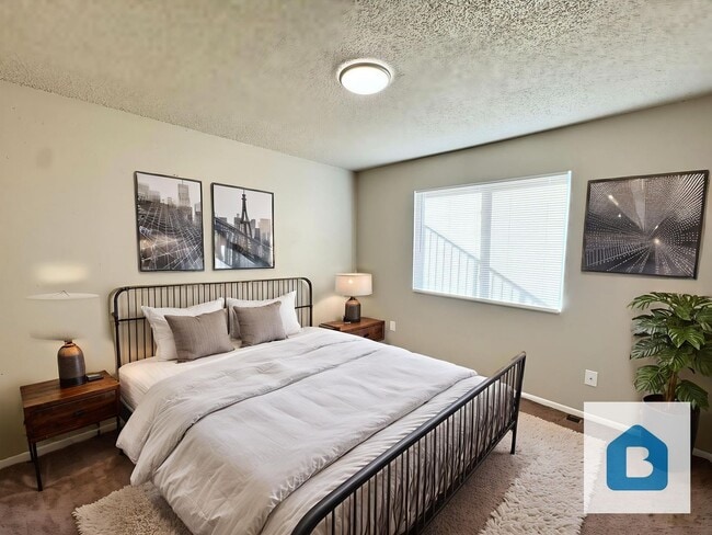 Building Photo - 1017 Bennett Ave