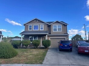 Building Photo - 827 NE Millstream Pl