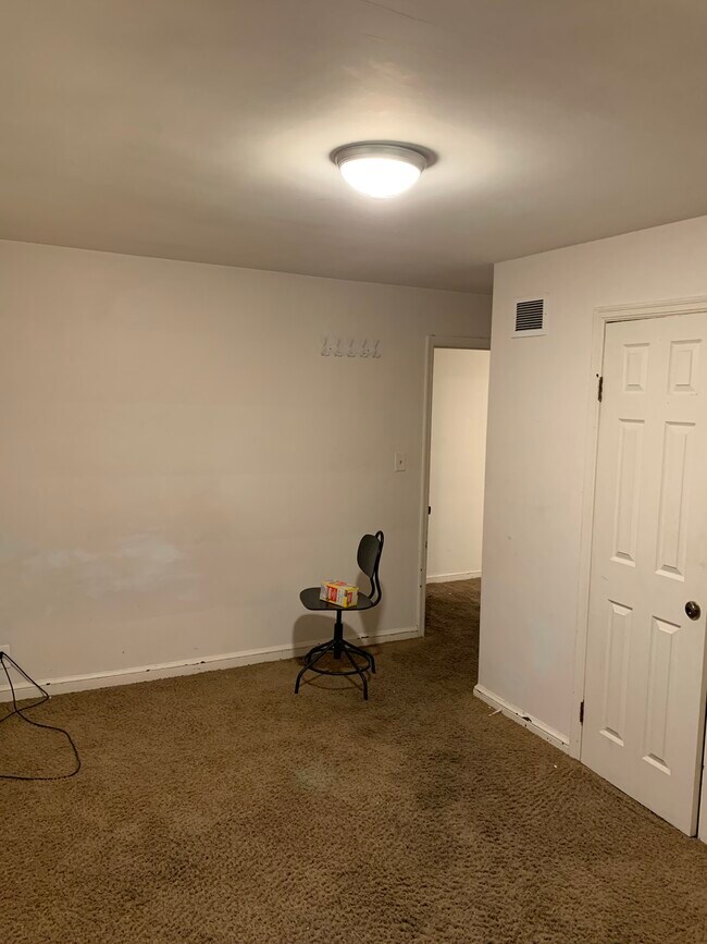 Building Photo - 1010 21st St S