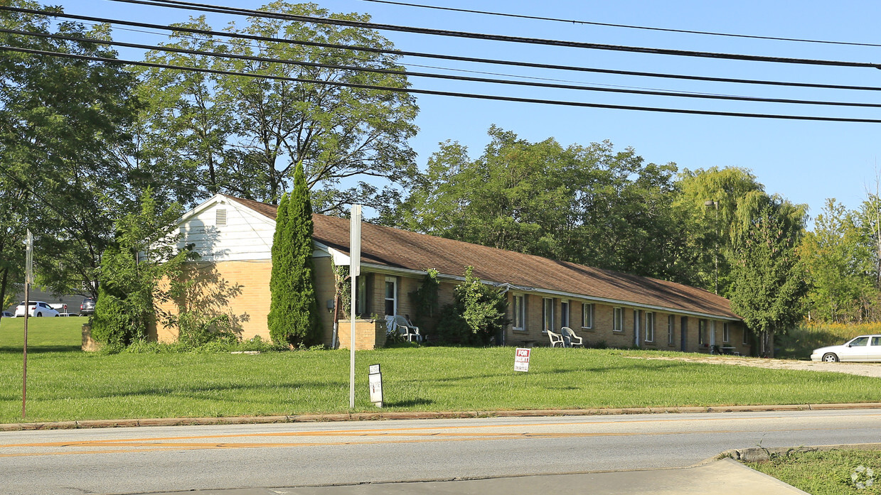 Building Photo - 357 Center St