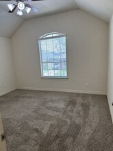 Building Photo - 214 S Tesch St