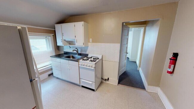 Building Photo - 706 Emmet St