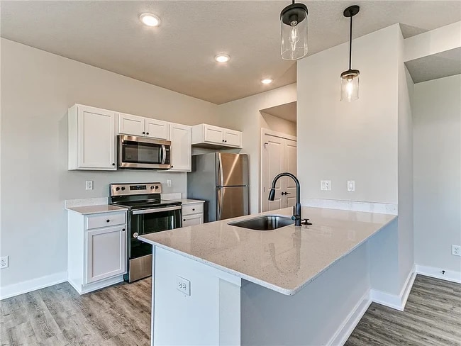 Building Photo - 6939 Bluebell Ct
