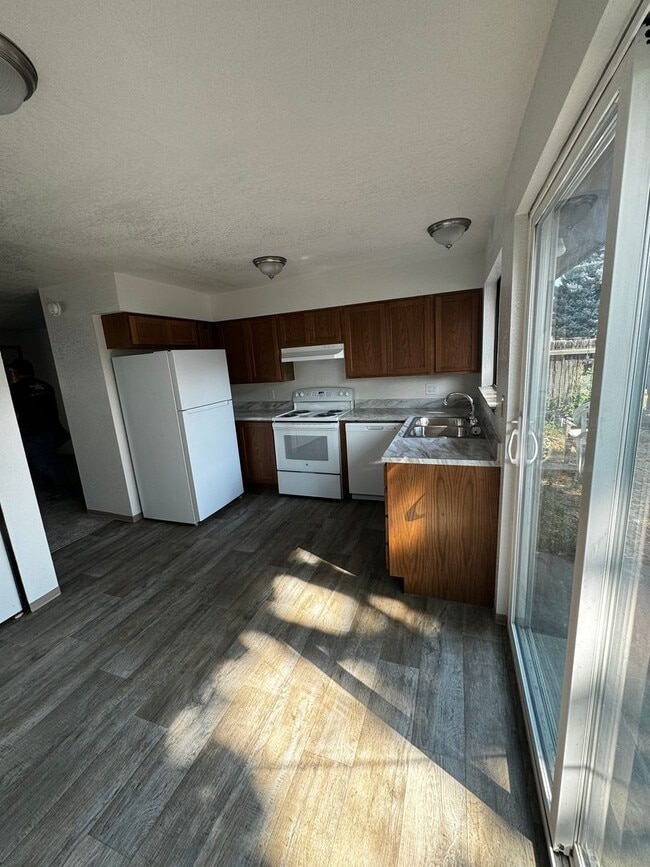 Building Photo - 1201 Landon Ave