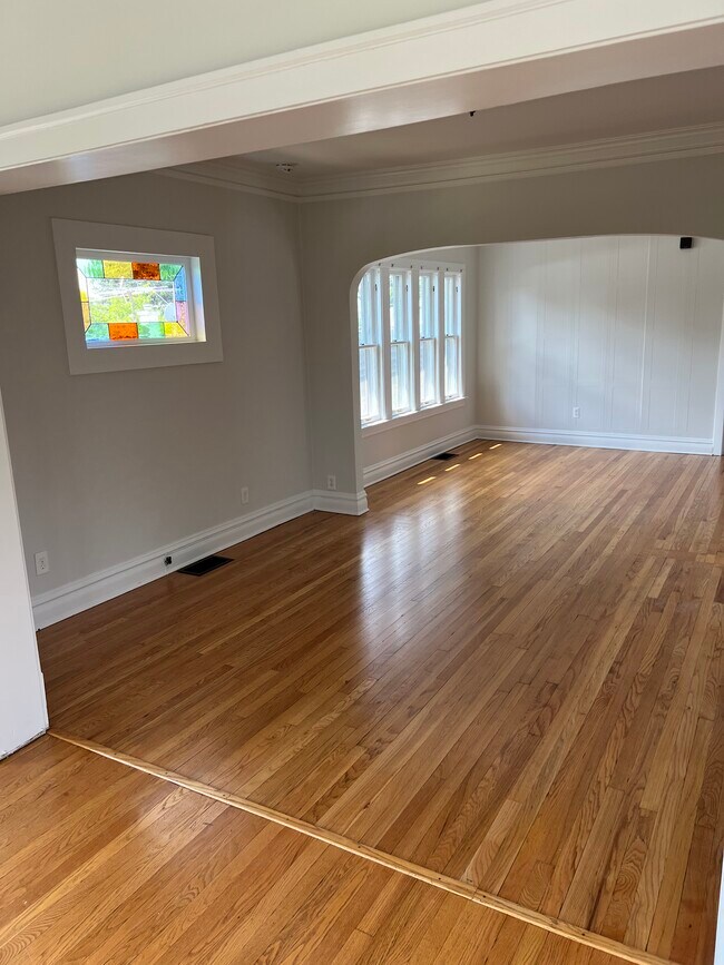 Living room - 1161 Clarence Ave