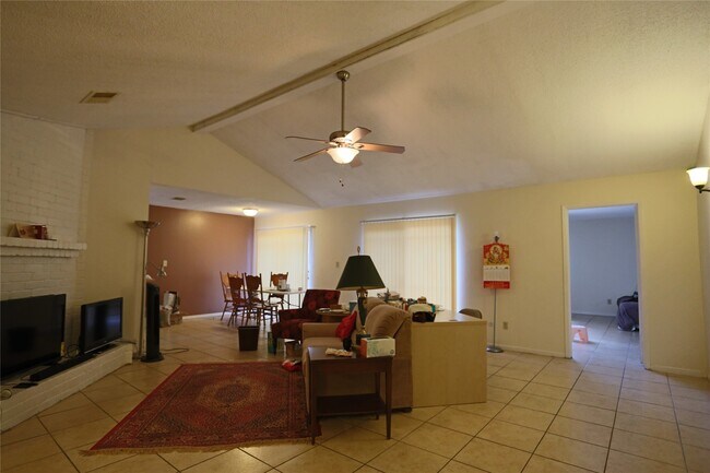 Foto del edificio - 6214 Grandvale Dr