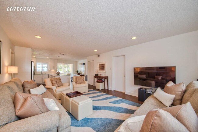 Building Photo - 1024 Bel Air Dr