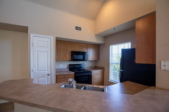 Building Photo - 5501 Rosehill Rd