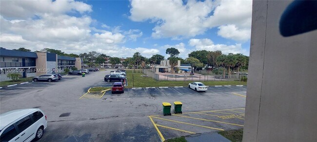 Foto del edificio - 7960 N Colony Cir