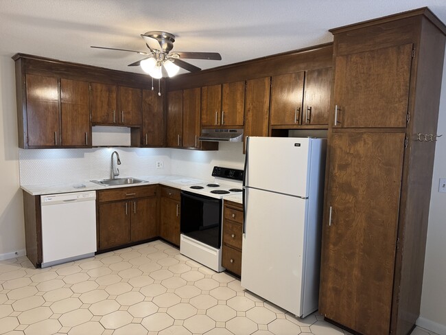 Kitchen - 127 New Britain Ave