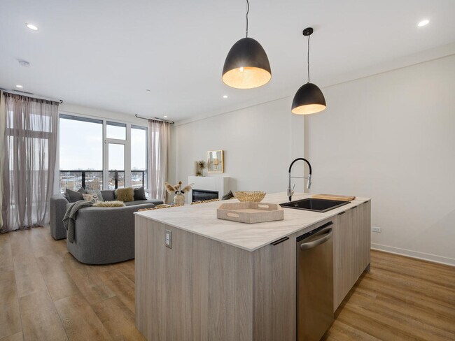 Building Photo - 6336 W Belmont Ave