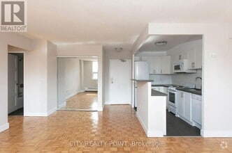 Building Photo - 1500-1500 Bathurst St