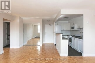 Building Photo - 1500-1500 Bathurst St