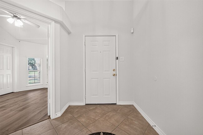 Foto del edificio - 3830 Flatwood Dr