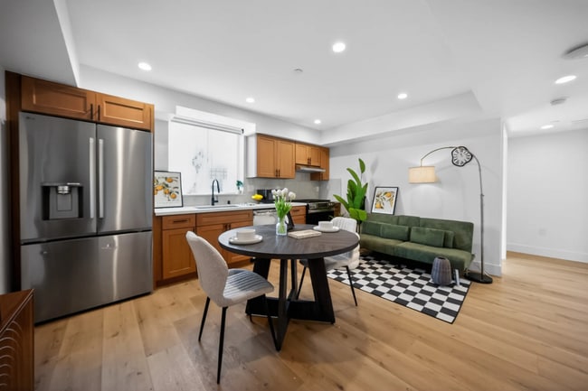 Building Photo - 1532 W 37th St