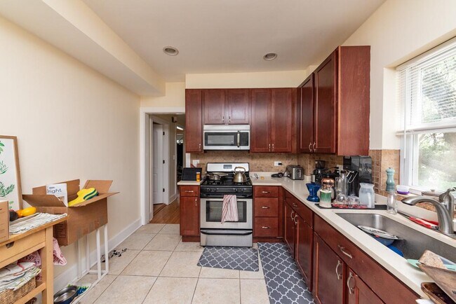 Building Photo - 2 bedroom in Chicago IL 60647