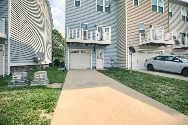 Building Photo - Call Sabrina Thomas at 757-767-0767 for more information