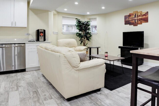 Foto del edificio - 3824 N Kenmore Ave