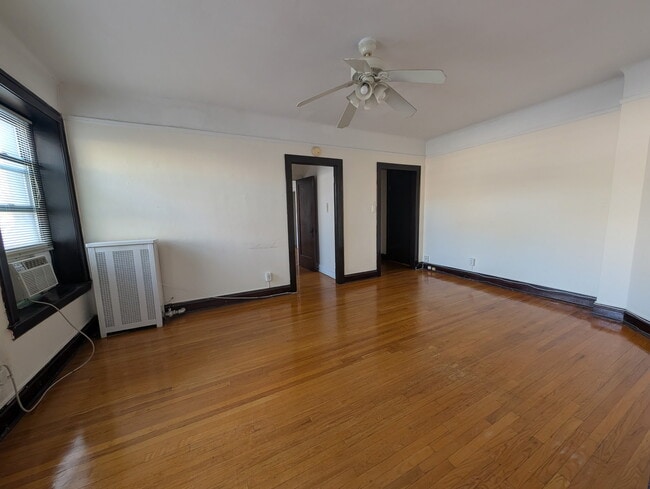 Building Photo - 5704 S Harper Ave