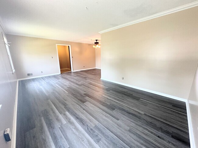 Foto del edificio - 2105 Hobson Ct