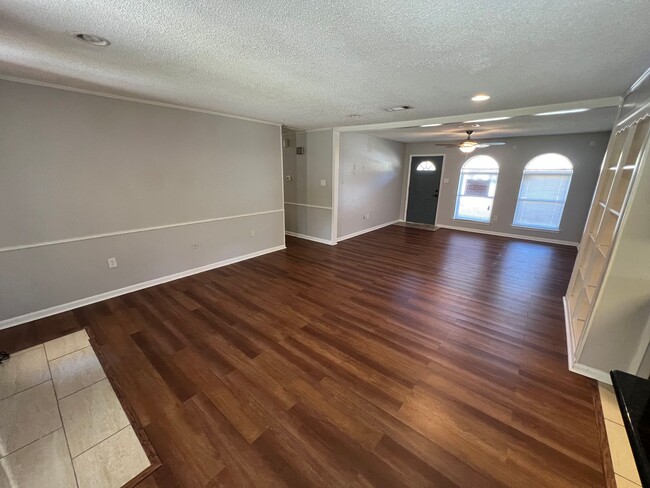 Foto del edificio - 3 bedroom, 2 bathroom home in Baton Rouge,...