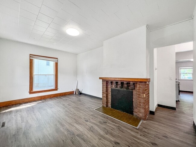 Building Photo - 507 Welch Ave