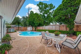 Building Photo - 5666 Overbrook Ln