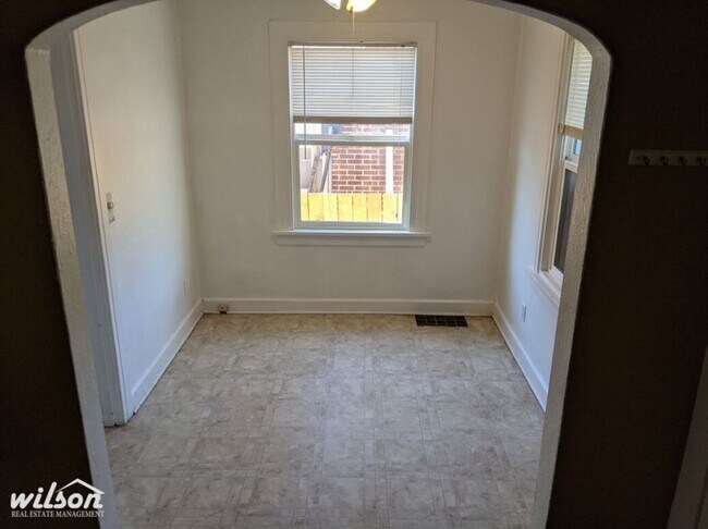 Foto del edificio - 211 -213 South 16th Avenue (02-10)