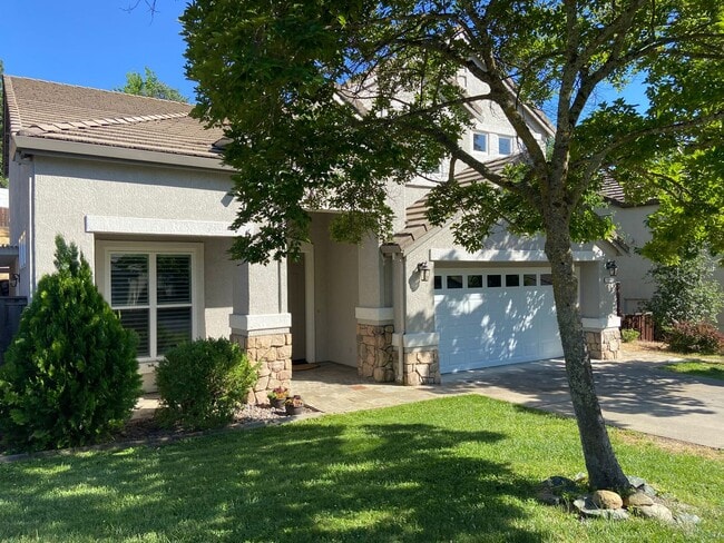 Building Photo - Beautifully remodeled 3 Bdrm+Master retrea...