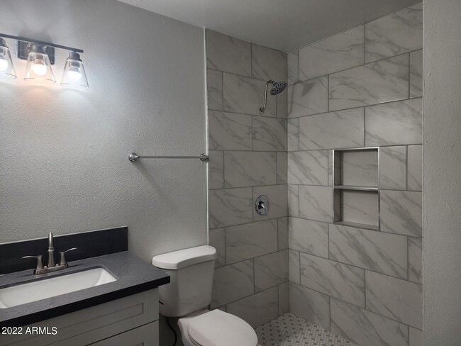 Building Photo - 2732 S Dromedary Dr