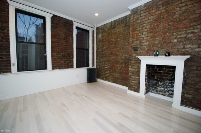 Building Photo - 120 Elizabeth St
