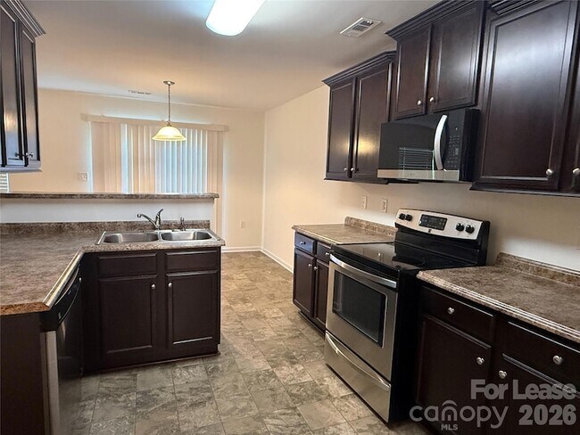 Foto del edificio - 1933 Stoney Pointe Cir