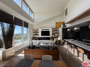 Building Photo - 1250 N Harper Ave