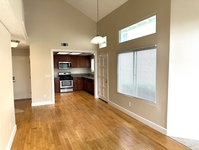 Foto del edificio - Upgraded Condo with Dual Masters in Gated Community in Orange