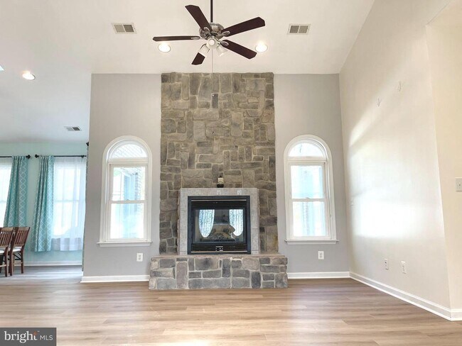 Foto del edificio - 267 Cedar Ridge Dr
