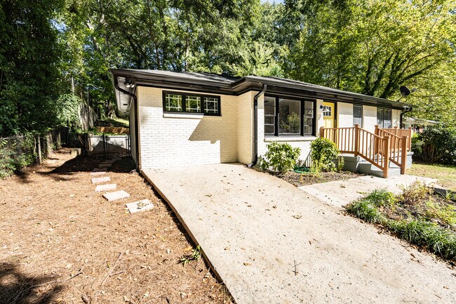 Building Photo - 1090 Indale Pl SW