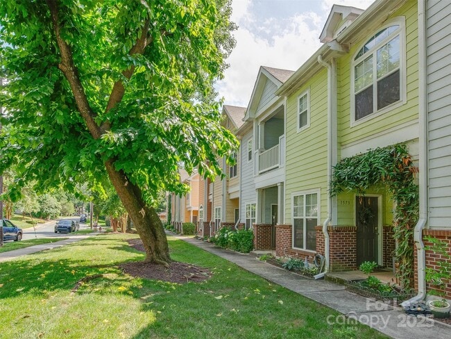 Building Photo - 1571 Pecan Ave