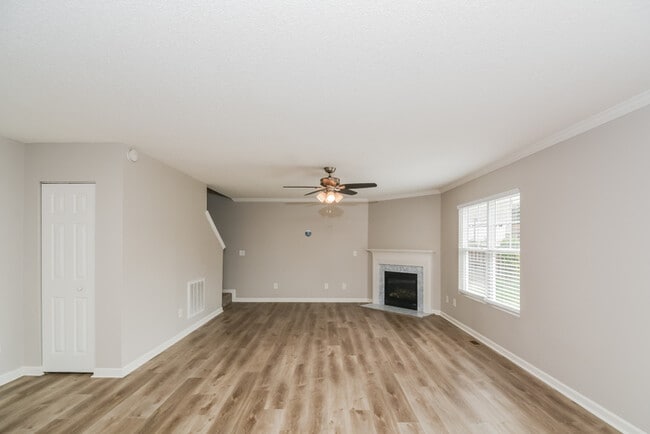 Building Photo - 4634 Stonewall Dr