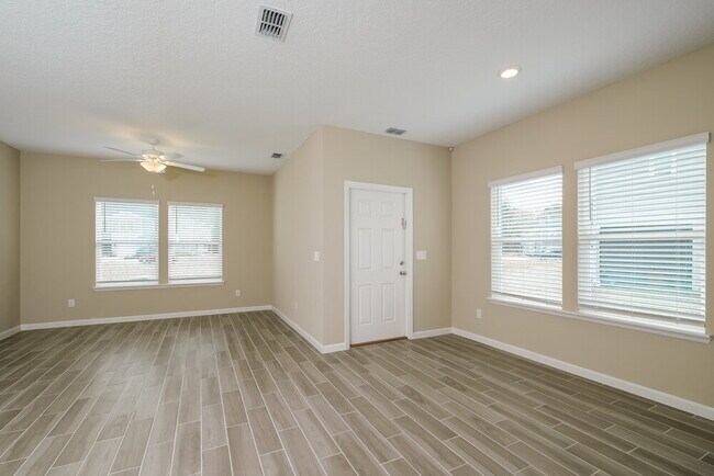Foto del edificio - 213 Sweet Lemon Ln