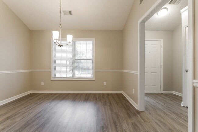 Foto del edificio - 963 Laurel Green Ln NE