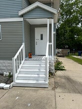 Building Photo - 600 N Sherman St