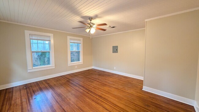 Foto del edificio - 1321 Wisteria. MOVE IN SPECIAL: HALF OFF first full month of rent!!!