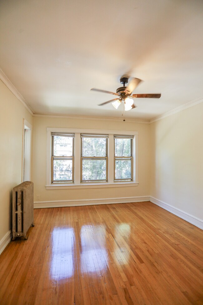 Foto del edificio - 1361 W Greenleaf Ave