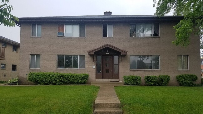 Building Photo - 10231 W Cleveland Ave