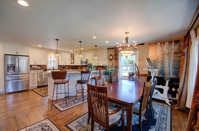 Building Photo - 501 Lincoln Ave