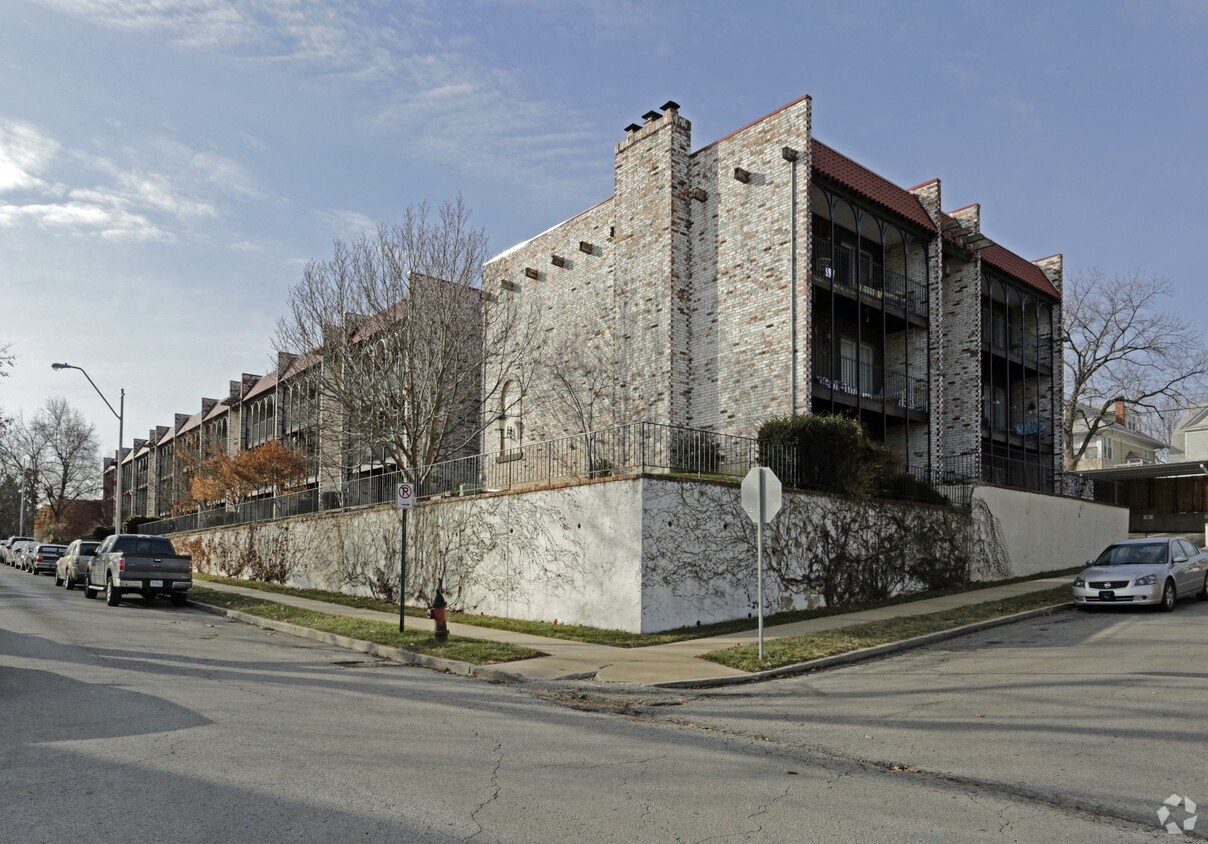 The Madrid Condominium Apartments in Kansas City, MO